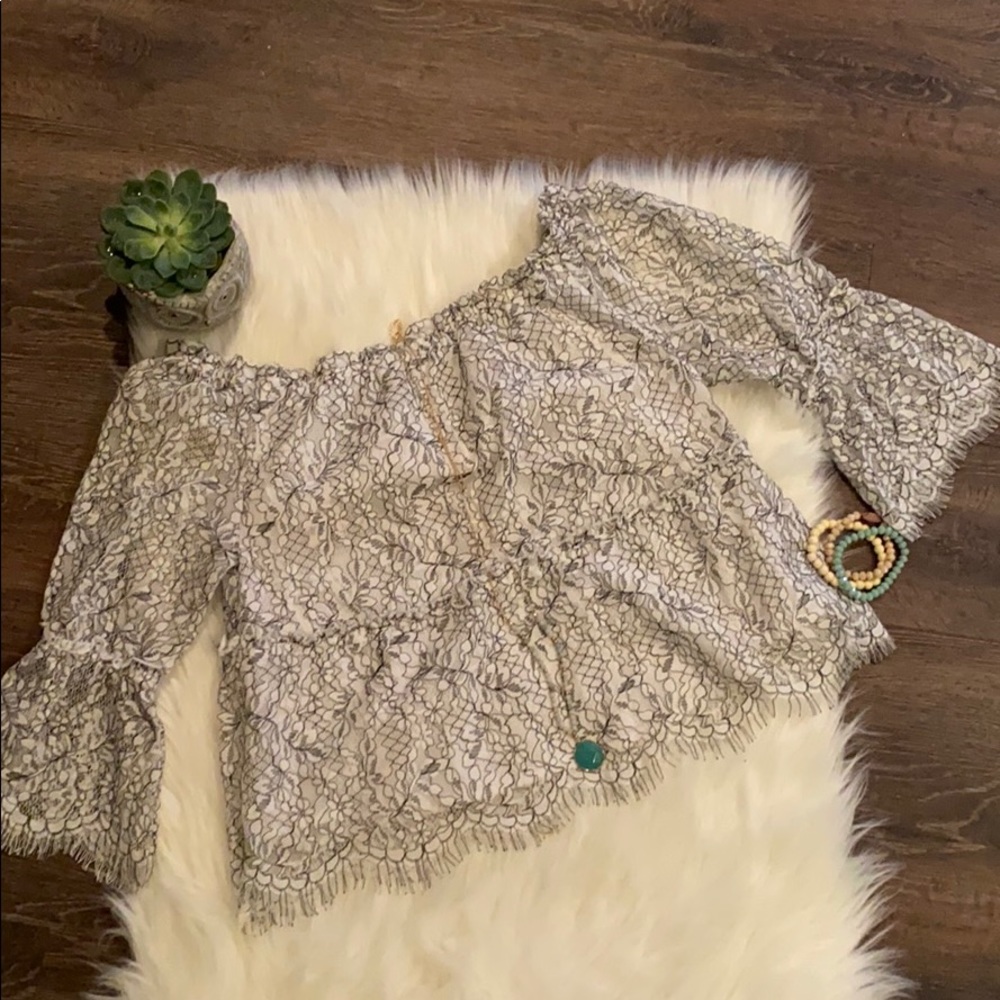4/$30 Adorable Peasant style Ladies Blouse